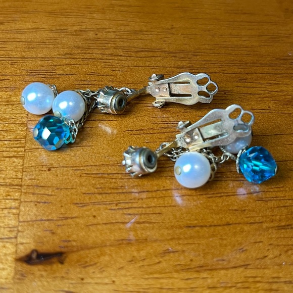 Vintage Clip On Dangling Earrings - Picture 4 of 7